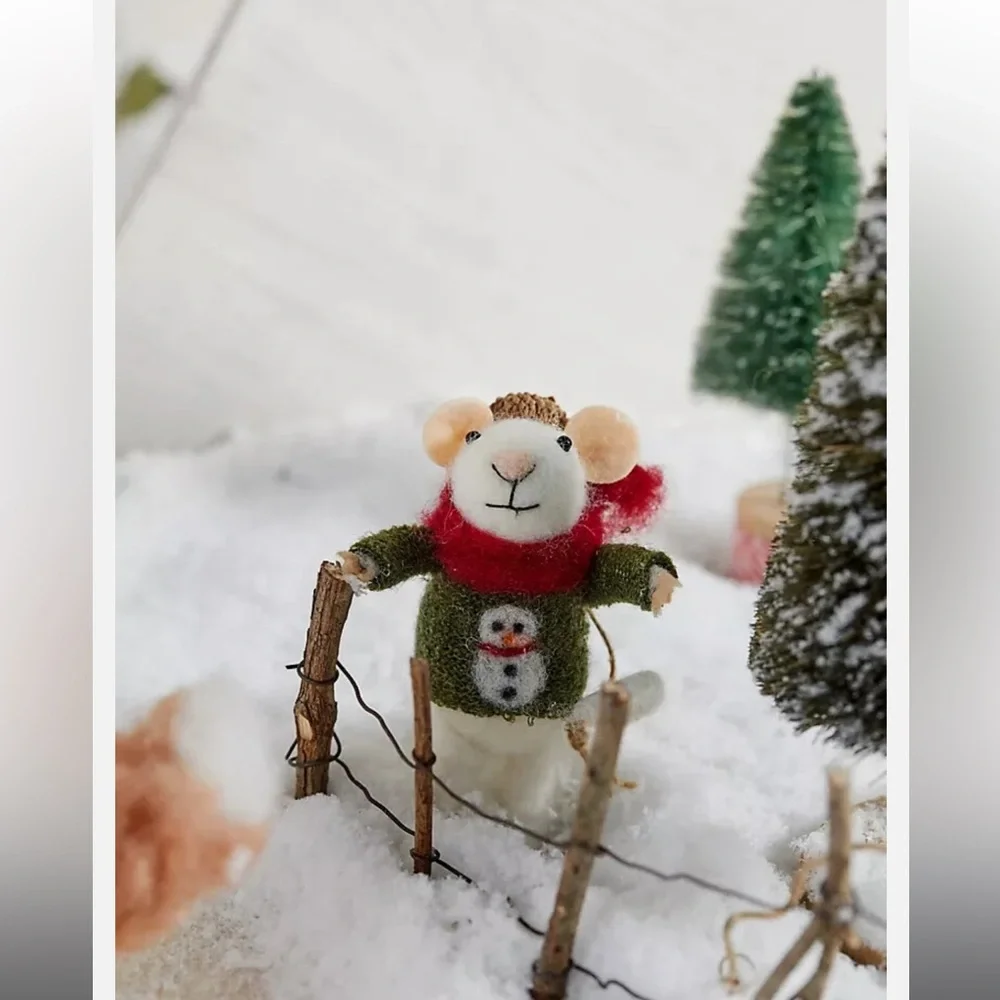 Anthropologie Ornament Set/3 MICE IN SWEATERS Wool Hanging Holiday Tree NWT - Picture 2 of 4